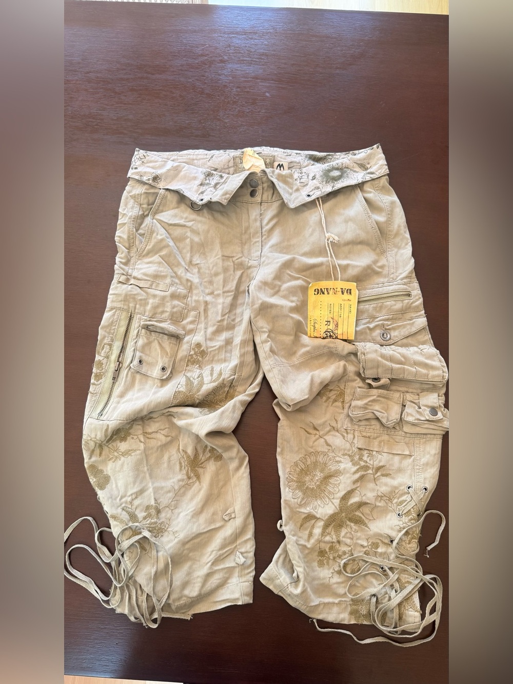 Da-Nang Beige Floral Cargo Capris